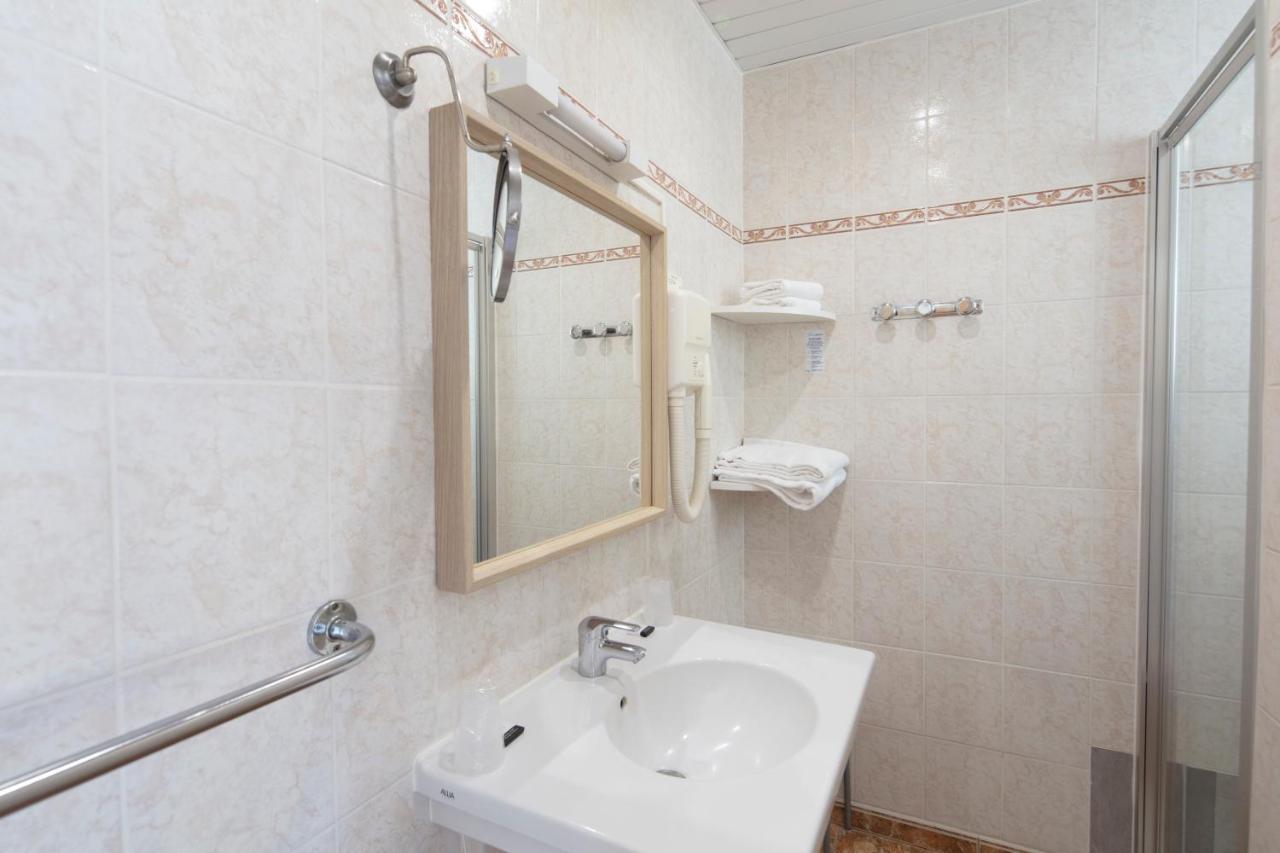 Hotel Les Rocailles Montagnac  Buitenkant foto